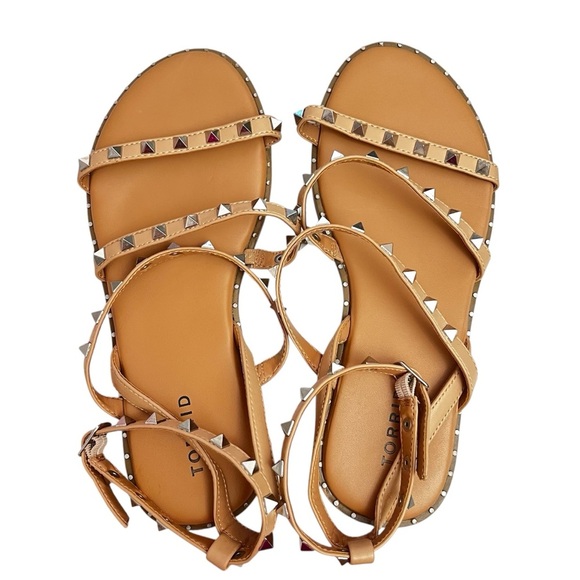 Torrid Women 9.5WW Beige Tan Studded Gladiator Strappy Boho Edgy Flat Sandals - Picture 2 of 9